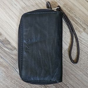 Izod wristlet